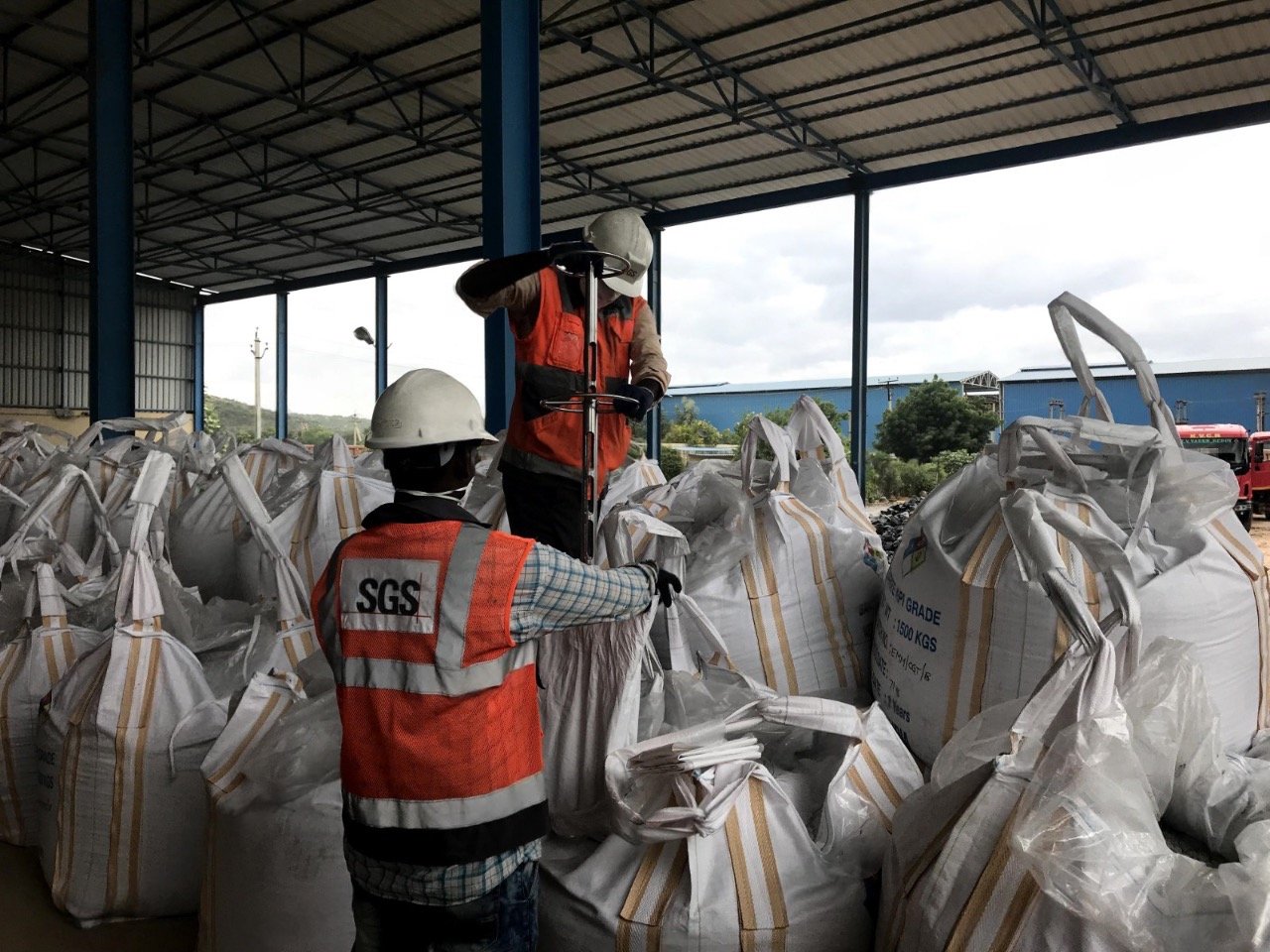 Divonex product quality inspection and industrial bag handling